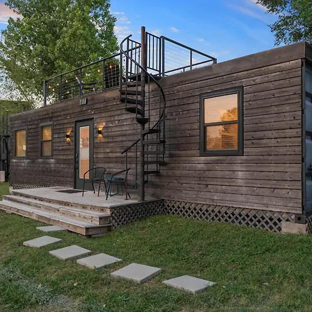 Container Home With Rooftop Views And Pickleball-Pecan Grove